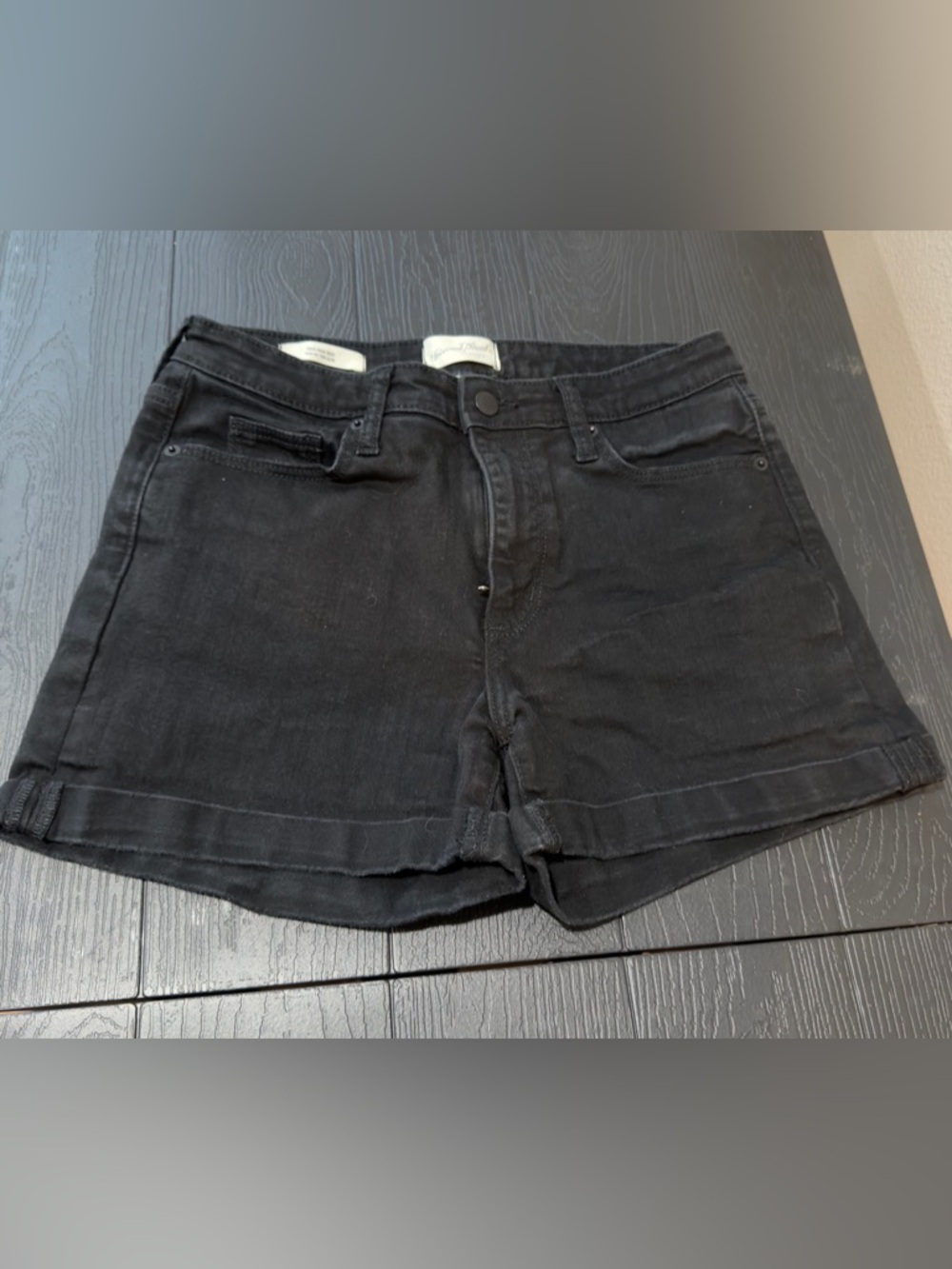 Women’s Universal Thread High Rise Midi Black Denim Shorts, Size 6/26R | Classic